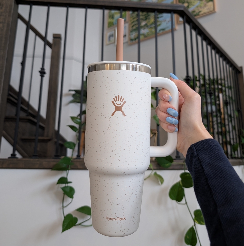 Hydro Flask 40 oz All Around Travel Tumbler in Seasalt Oat